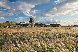 Cley windmill (Alamy 2AN2JRA) 327x218